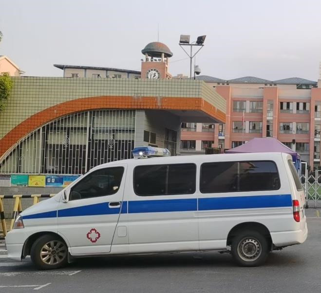 六枝特救护车出租护送骨折病人一公里多少钱